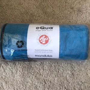 eQua manduka yoga mat towel 🧘♀️ 🧘♂️